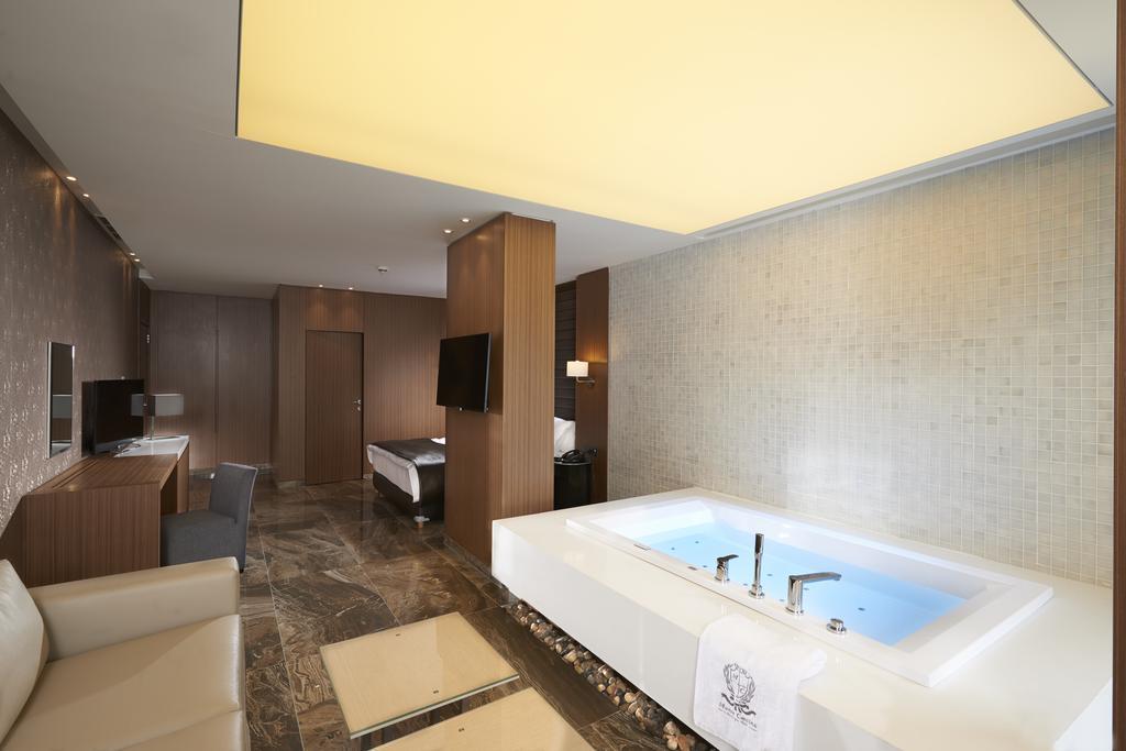 Monte Cassino Hotel Jounieh Exterior photo